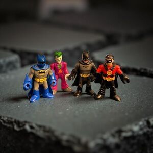 Imaginext DC Super Heroes Joker Gotham Batman BatCycle Glider Wings Jet Pack